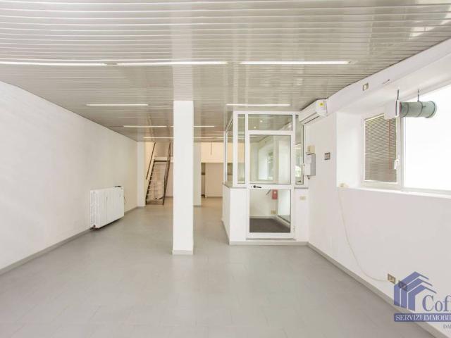 Locale Commerciale in vendita a San Felice, Segrate