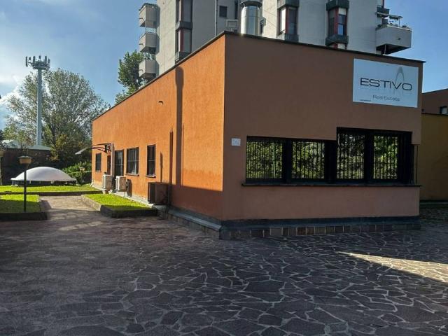 Locale Commerciale in vendita a San Felice, Segrate