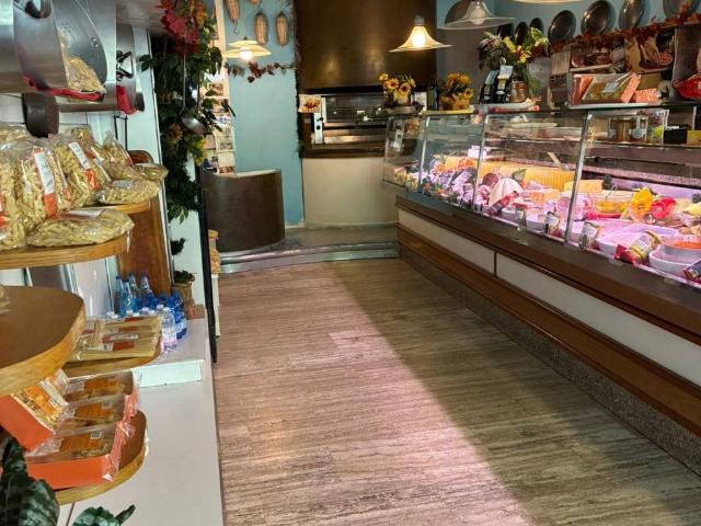 Locale Commerciale in vendita a San Felice, Segrate