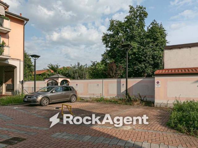 Locale Commerciale in vendita a Rovagnasco, Segrate