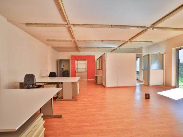 Locale Commerciale in vendita a Redecesio, Segrate
