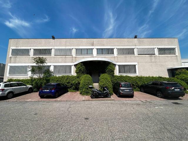 Locale Commerciale in vendita a San Felice, Segrate