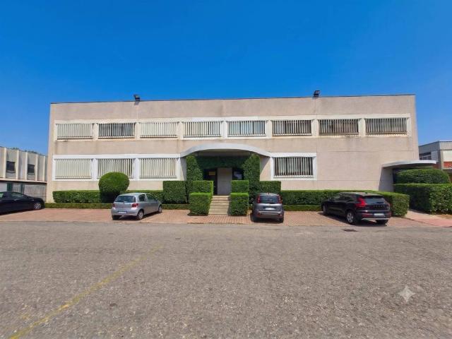 Locale Commerciale in vendita a San Felice, Segrate