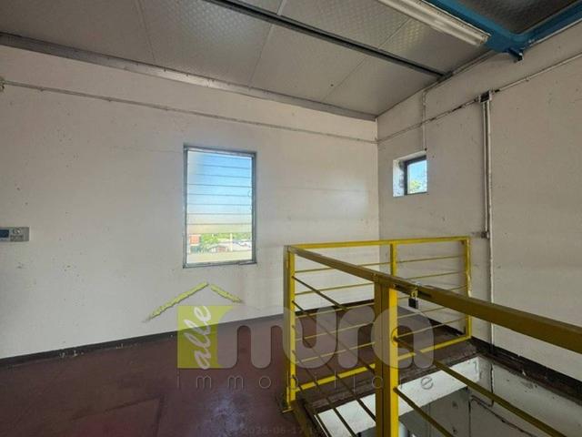 Locale Commerciale in vendita a Caselle, Selvazzano Dentro