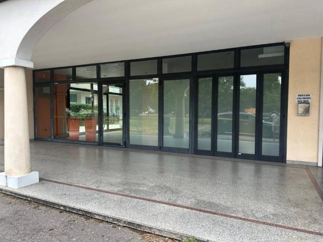 Locale Commerciale in vendita a Selvazzano Dentro, Veneto