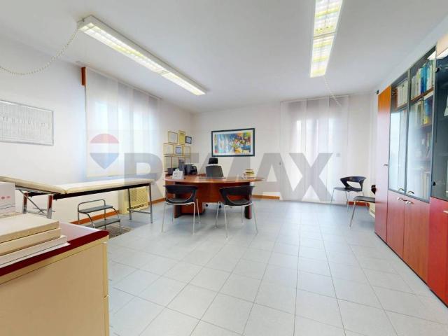 Locale Commerciale in vendita a Selvazzano Dentro, Veneto