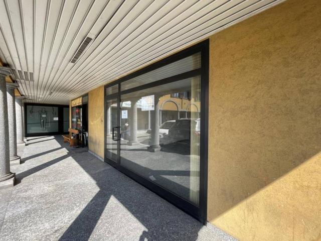 Locale Commerciale in vendita a Senaghino, Senago