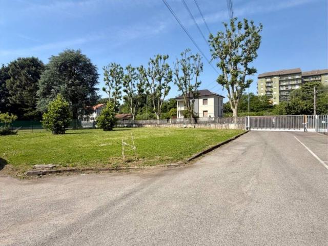 Locale Commerciale in vendita a Senago, Lombardia