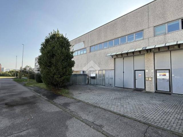Locale Commerciale in vendita a Senago, Lombardia