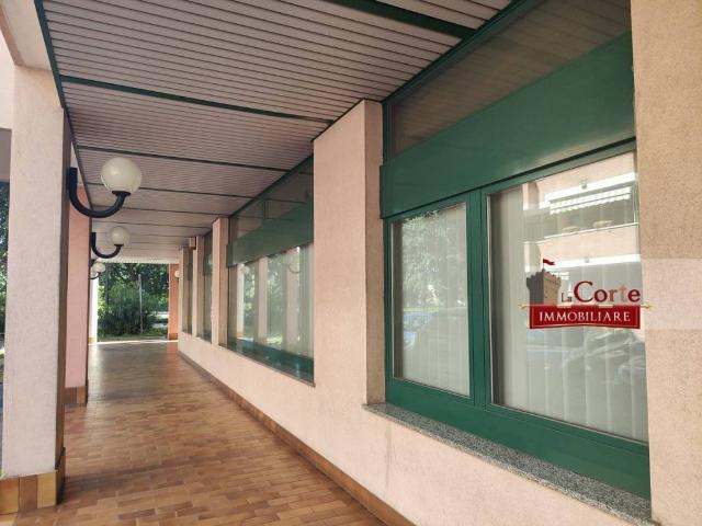 Locale Commerciale in vendita a Castelletto, Senago