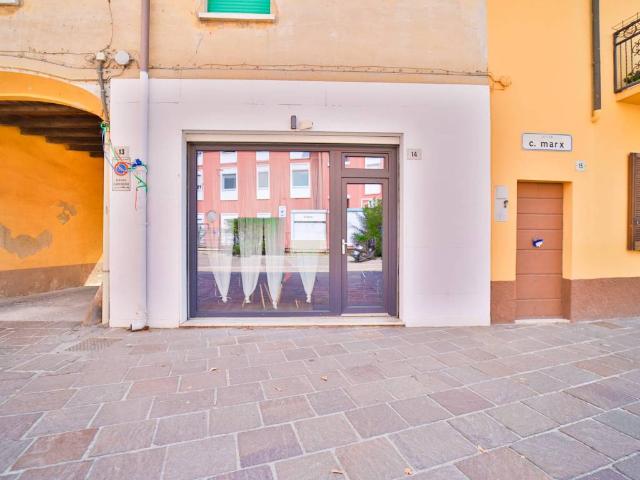 Locale Commerciale in vendita a Senaghino, Senago