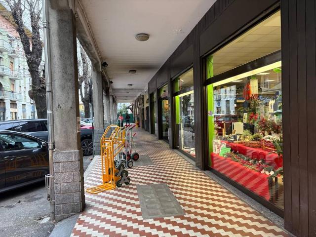 Locale Commerciale in vendita a Castelletto, Senago