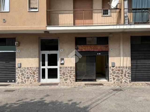 Locale Commerciale in vendita a Castelletto, Senago