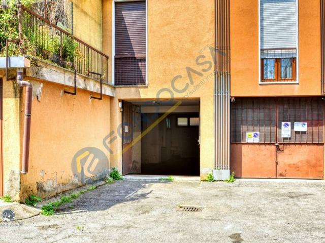 Locale Commerciale in vendita a Castelletto, Senago