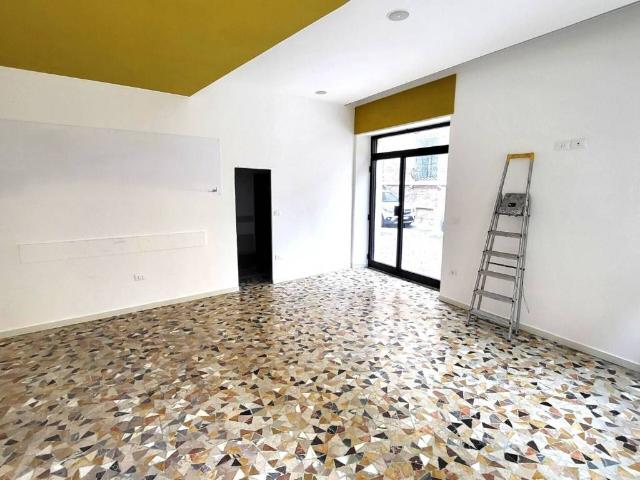 Locale Commerciale in vendita a Rione Porto, Marche