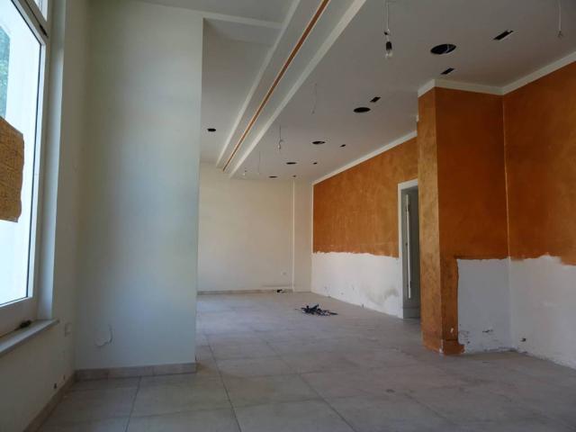 Locale Commerciale in vendita a Borgo Molino, Marche