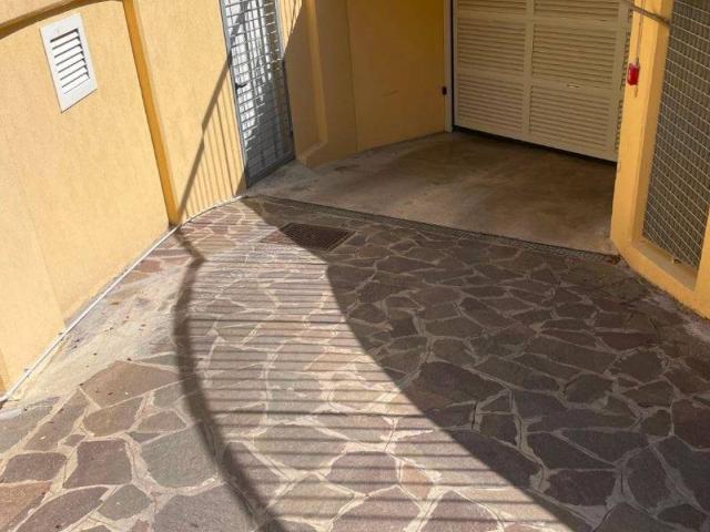 Locale Commerciale in vendita a Rione Porto, Marche