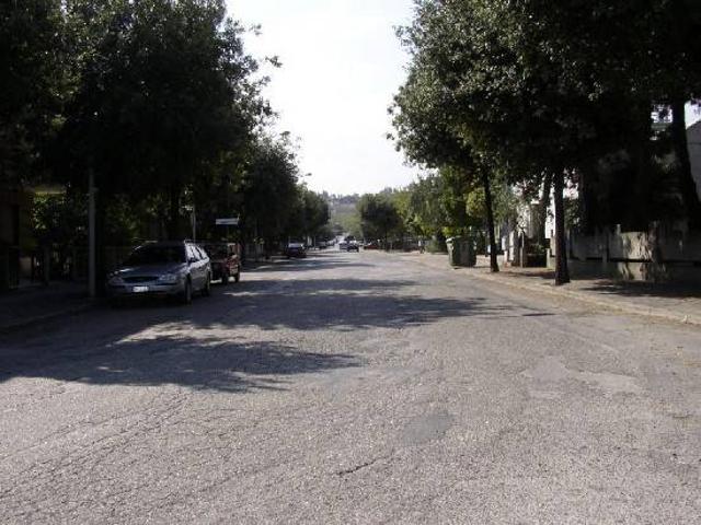 Locale Commerciale in vendita a Cesano, Marche