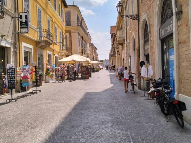 Locale Commerciale in vendita a Rione Porto, Marche