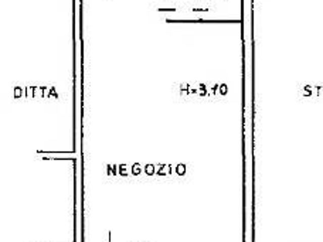 Locale Commerciale in vendita a Ciarnin, Marche