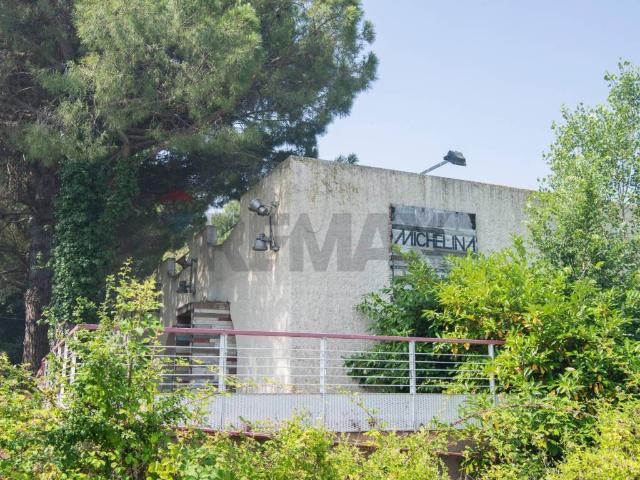 Locale Commerciale in vendita a Sant'Angelo, Marche