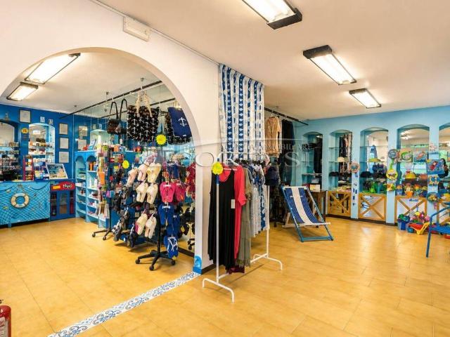 Locale Commerciale in vendita a Rione Porto, Marche