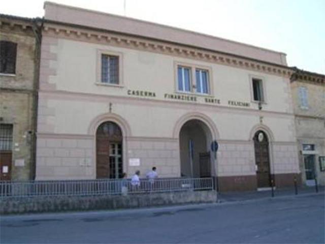 Locale Commerciale in vendita a Rione Porto, Marche