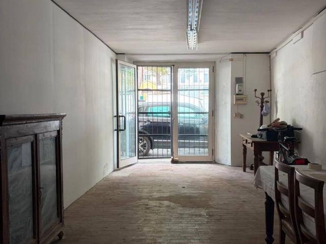 Locale Commerciale in vendita a Rione Porto, Marche