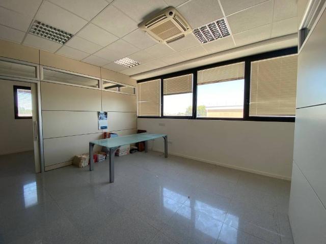 Locale Commerciale in vendita a Cesano, Marche