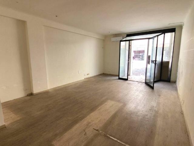 Locale Commerciale in vendita a Rione Porto, Marche