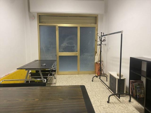 Locale Commerciale in vendita a Rione Porto, Marche