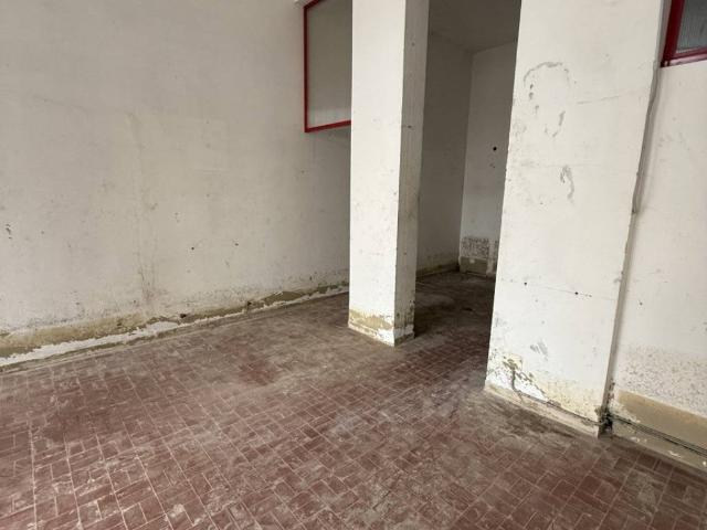 Locale Commerciale in vendita a Rione Porto, Marche
