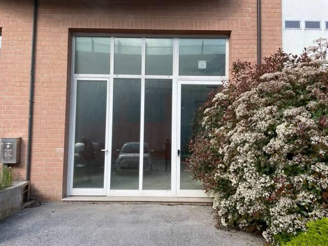 Locale Commerciale in vendita a Sant'Angelo, Marche
