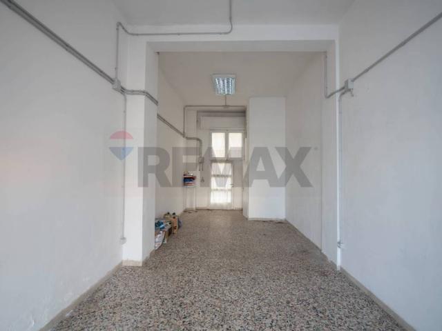 Locale Commerciale in vendita a Marche, Ancona