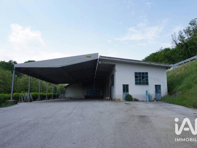 Locale Commerciale in vendita a Senna Comasco, Lombardia