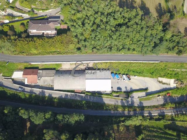 Locale Commerciale in vendita a Senna Comasco, Lombardia