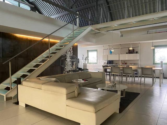 Palazzo in vendita a Senna Comasco, Lombardia