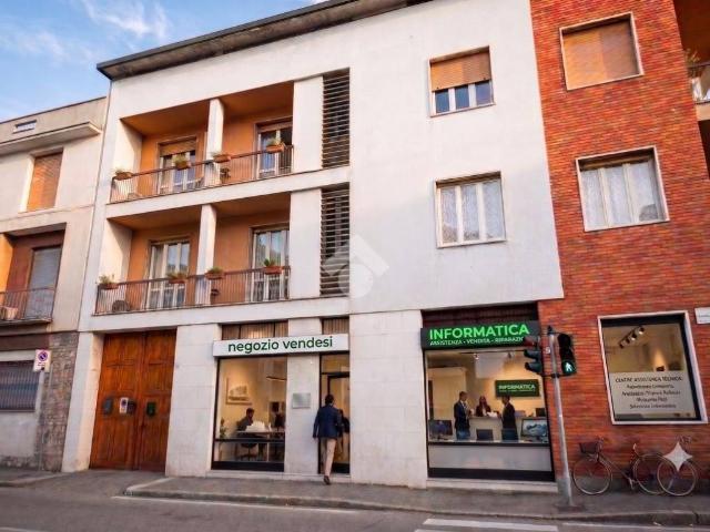 Locale Commerciale in vendita a Santa Valeria, Seregno
