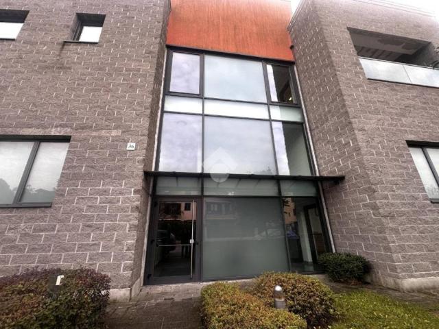 Locale Commerciale in vendita a San Rocco, Seregno