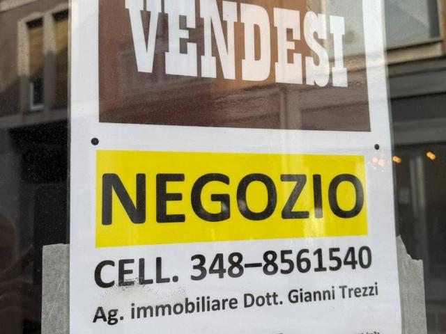 Locale Commerciale in vendita a Santa Valeria, Seregno