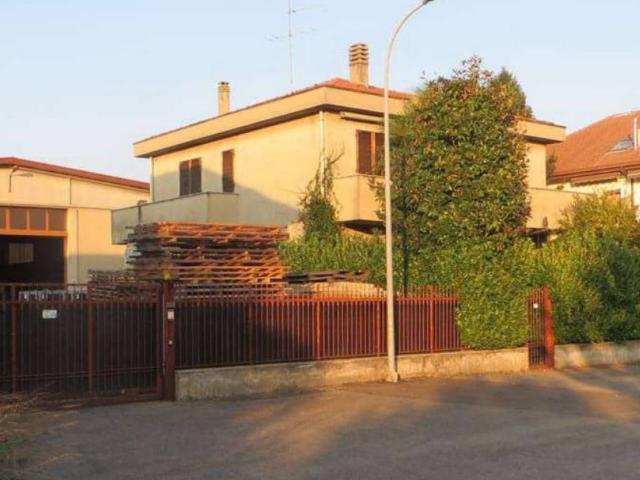 Locale Commerciale in vendita a San Rocco, Seregno