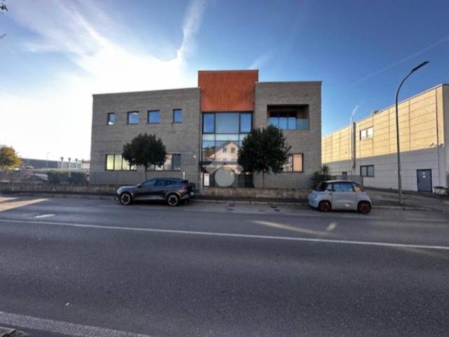 Locale Commerciale in vendita a San Rocco, Seregno