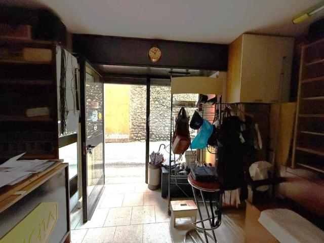 Locale Commerciale in vendita a Paderno, Seriate