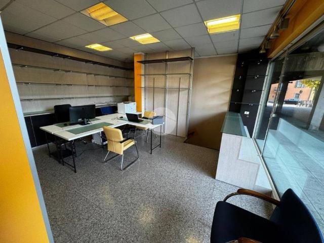 Locale Commerciale in vendita a Paderno, Seriate