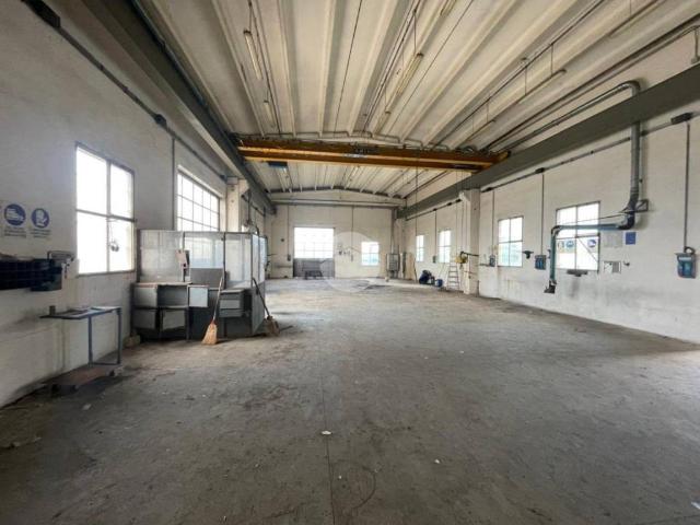Locale Commerciale in vendita a Seriate, Lombardia