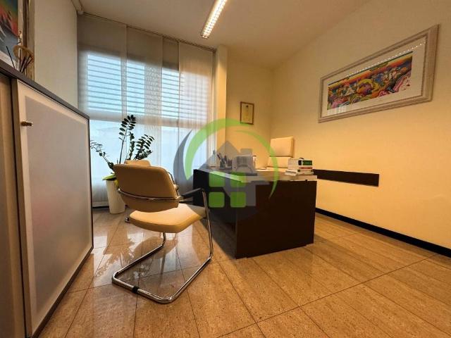 Locale Commerciale in vendita a Paderno, Seriate