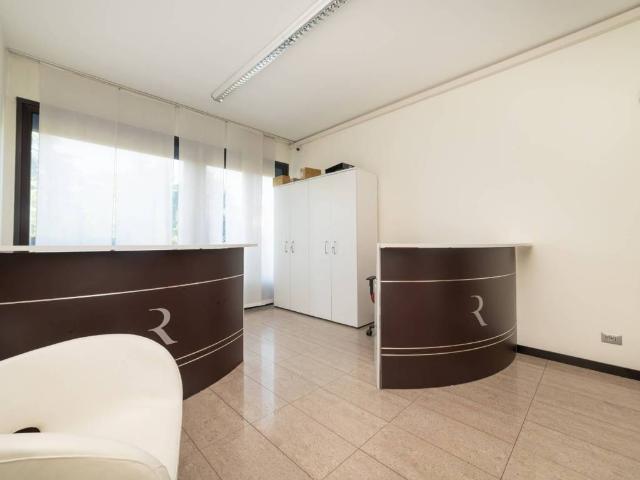 Locale Commerciale in vendita a Paderno, Seriate