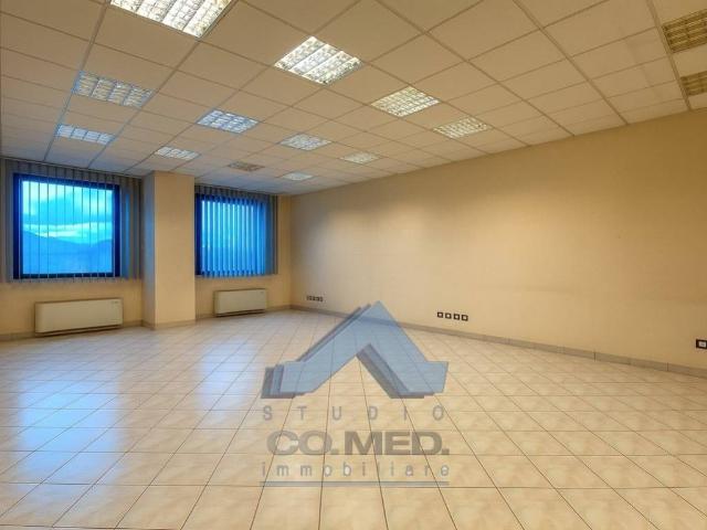 Locale Commerciale in vendita a Seriate, Bergamo