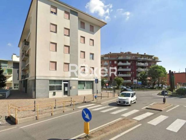 Locale Commerciale in vendita a Paderno, Seriate