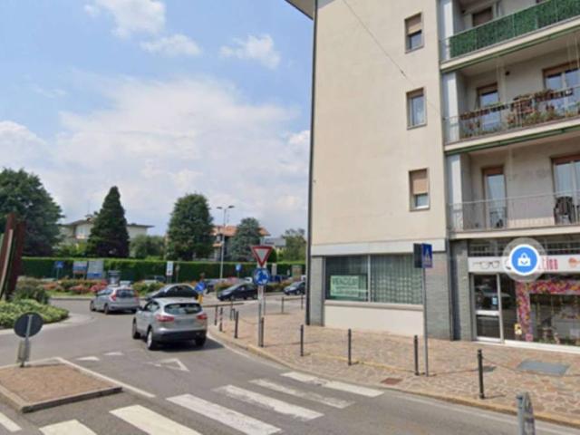 Locale Commerciale in vendita a Paderno, Seriate